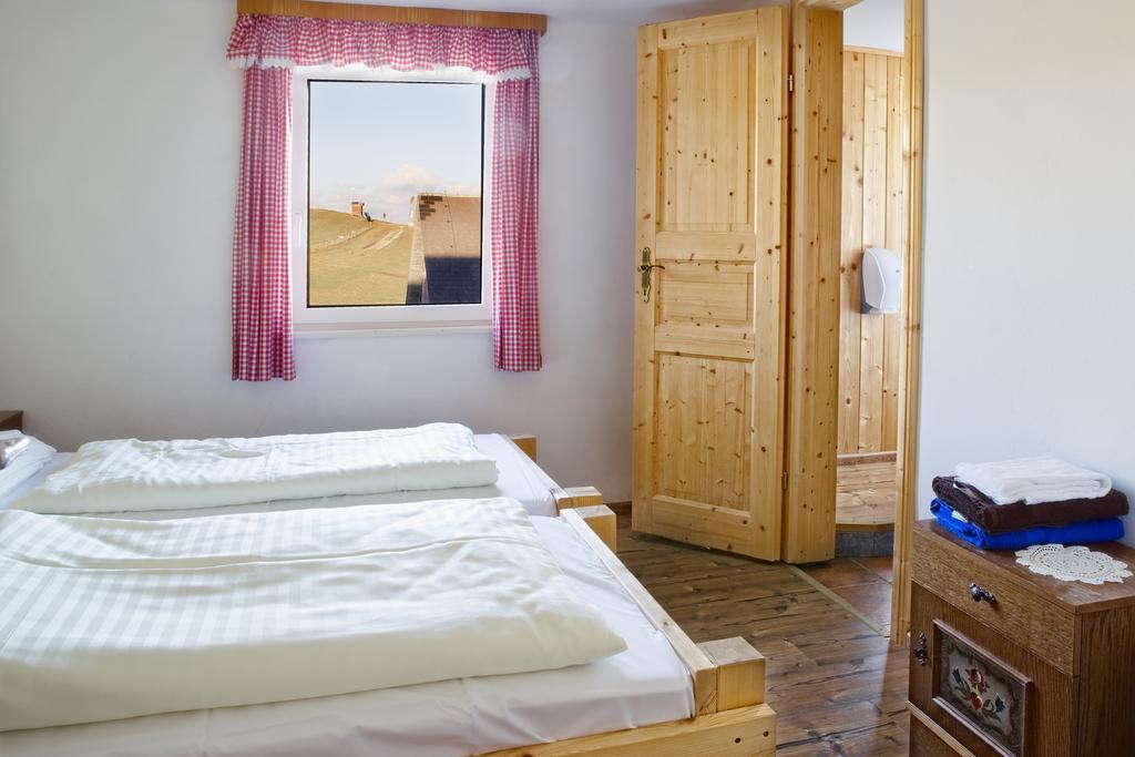 Altes Almhaus Hotel Maria Lankowitz Стая снимка